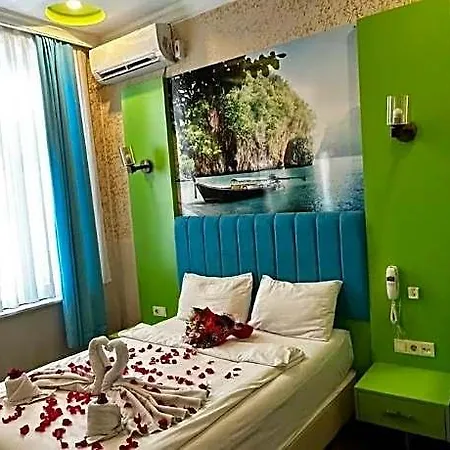 Megaron Hotel 3*