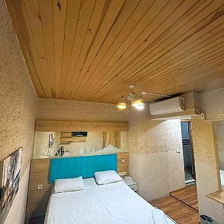 Megaron Hotel 3*