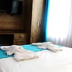 Megaron 3*