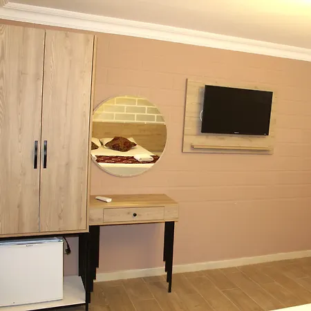 Megaron Hotell 3*