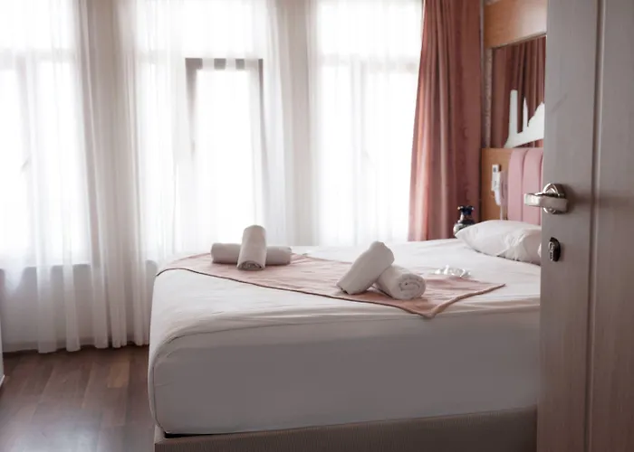 Отель Megaron 3*